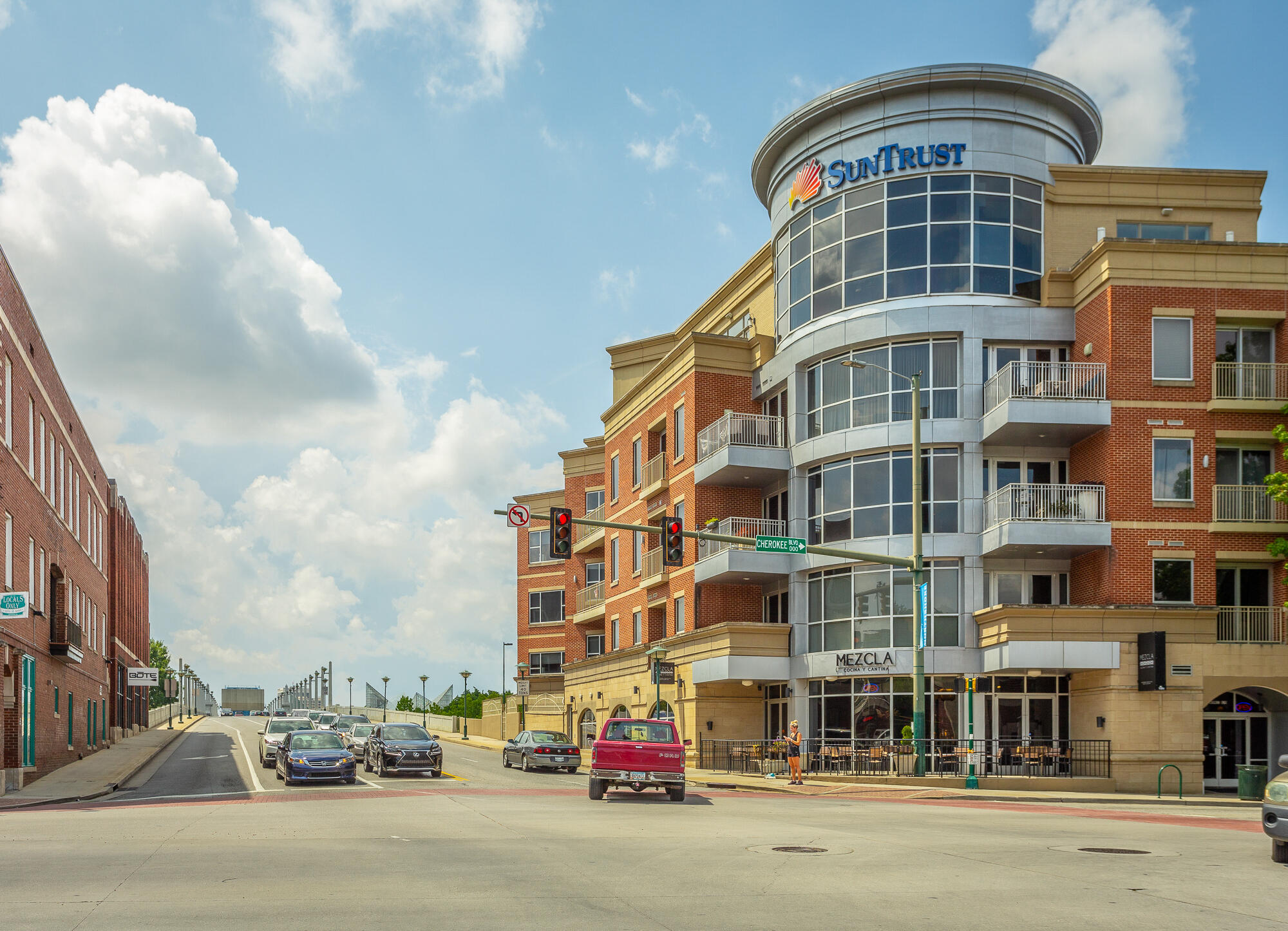 4 Cherokee Boulevard, Apt 221