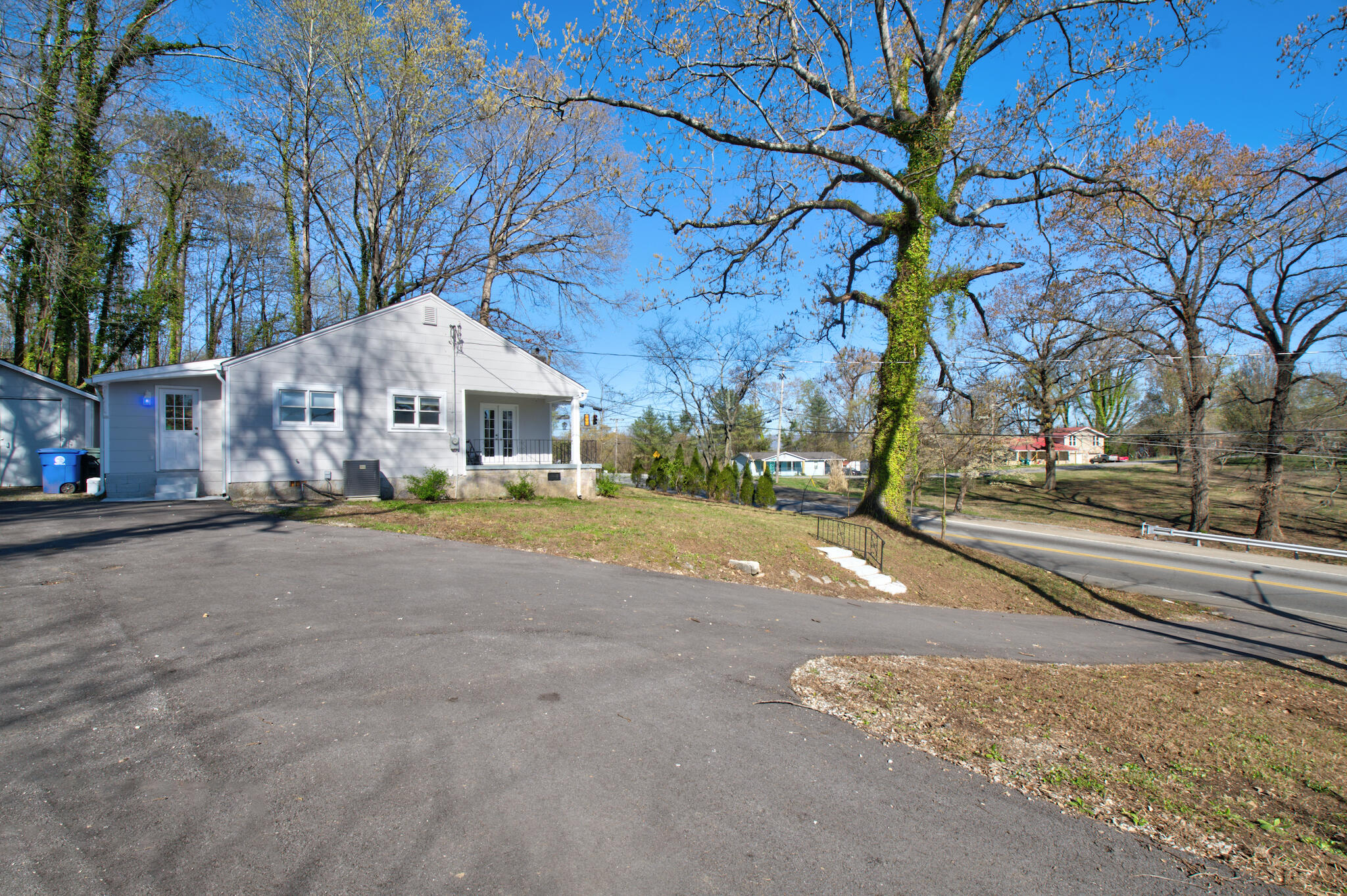 4004 Bonny Oaks Drive