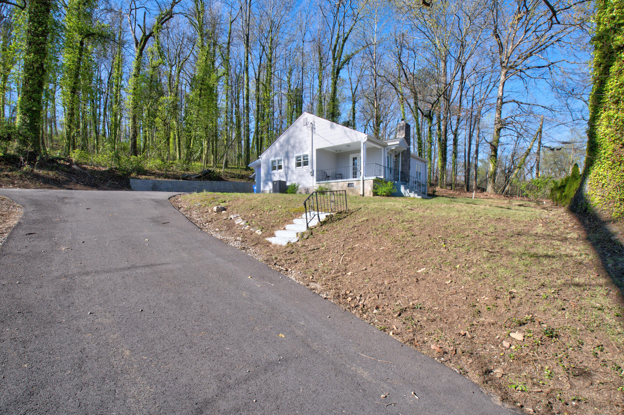 4004 Bonny Oaks Drive