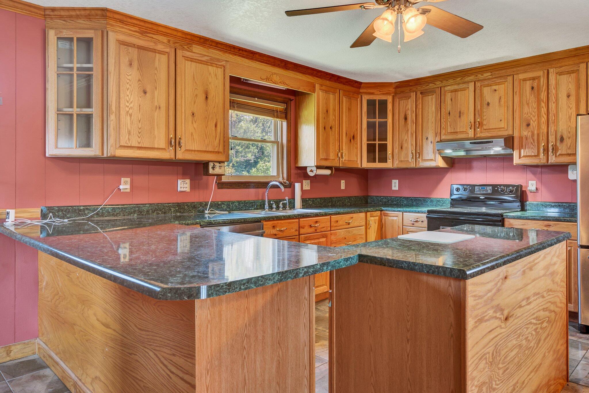 562 SE Brooklawn Trail