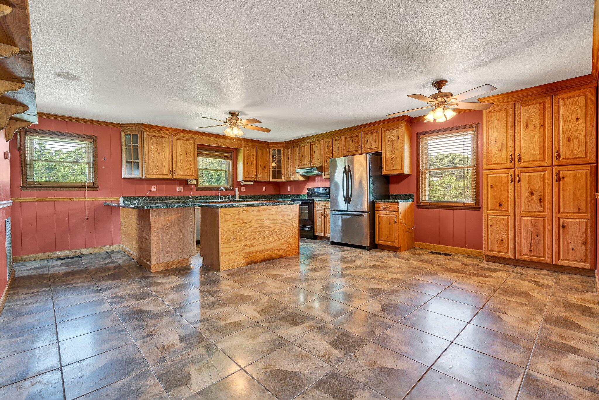 562 SE Brooklawn Trail