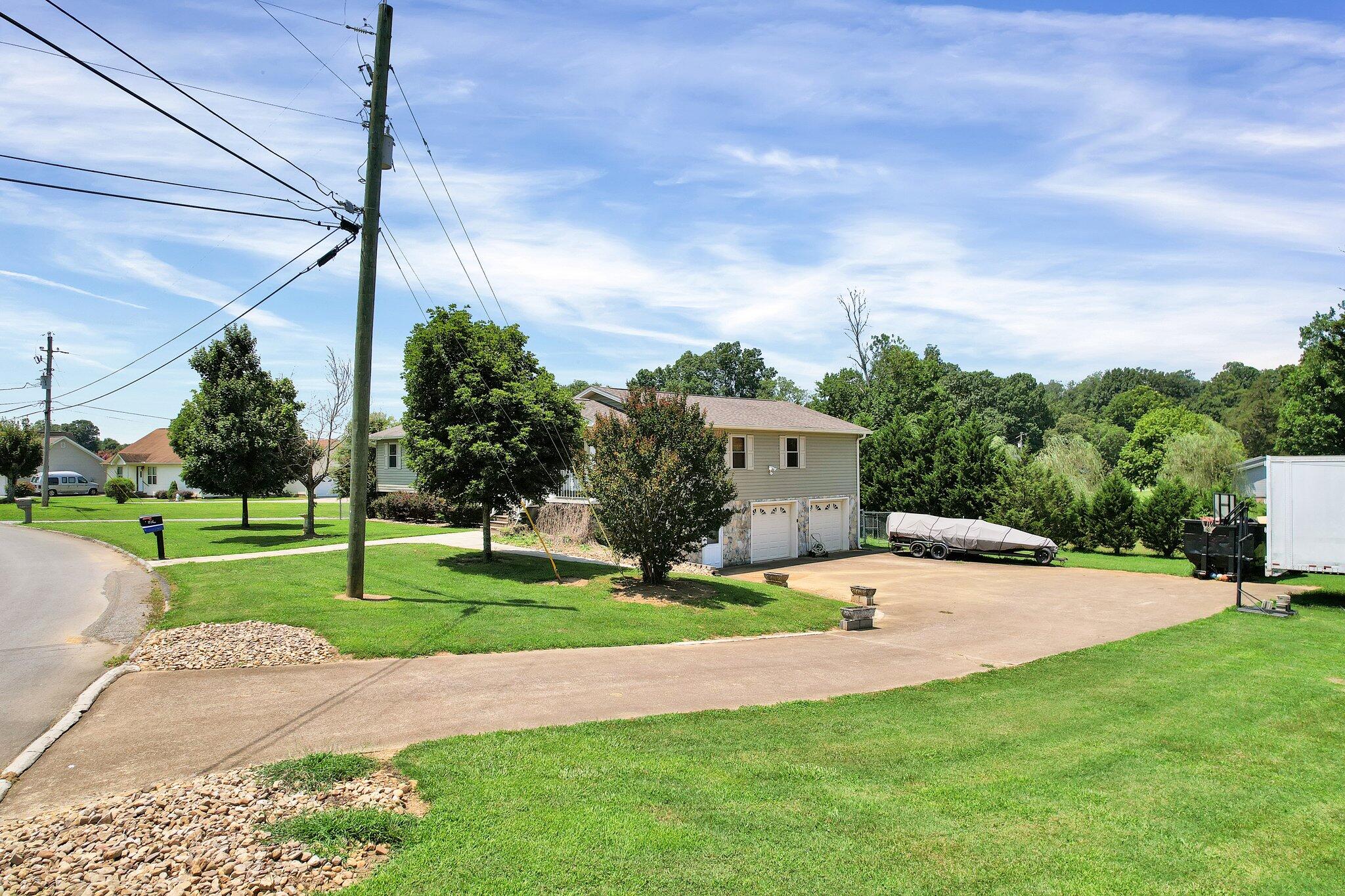 562 SE Brooklawn Trail