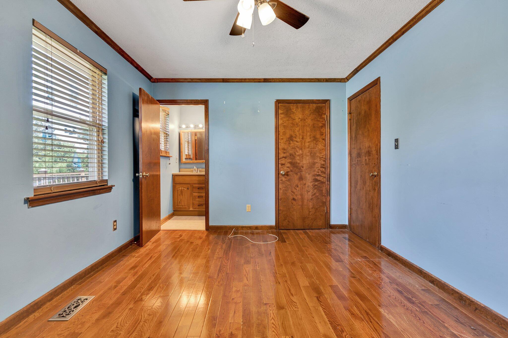 562 SE Brooklawn Trail