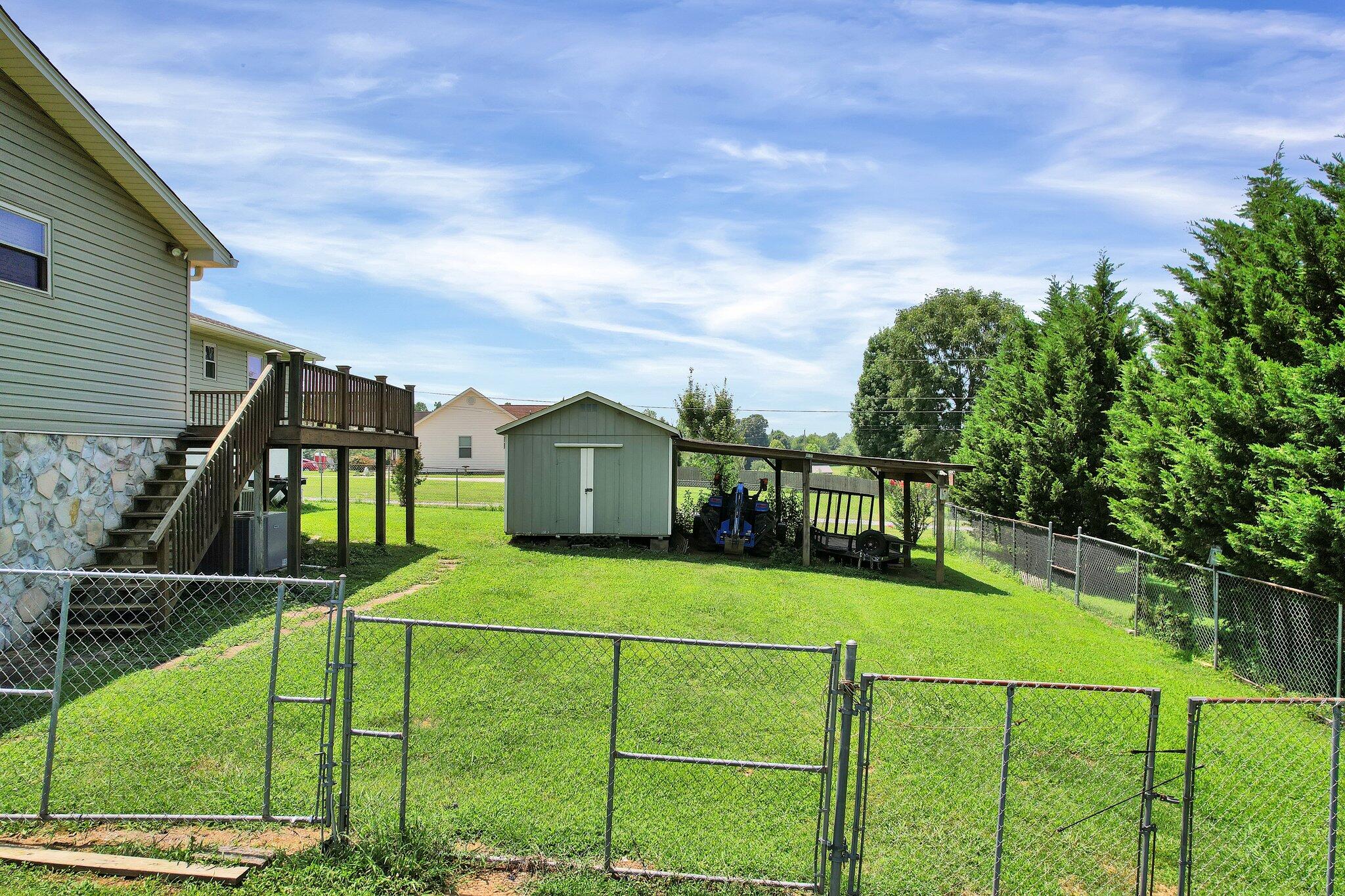 562 SE Brooklawn Trail