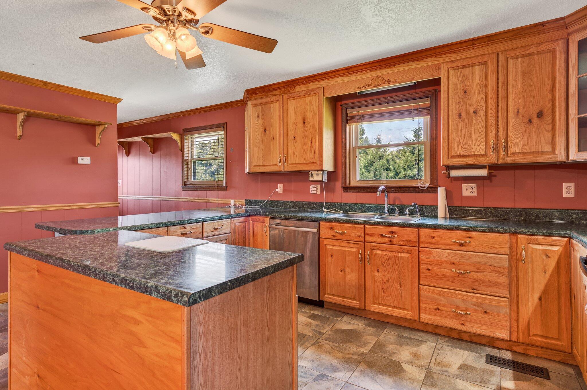 562 SE Brooklawn Trail