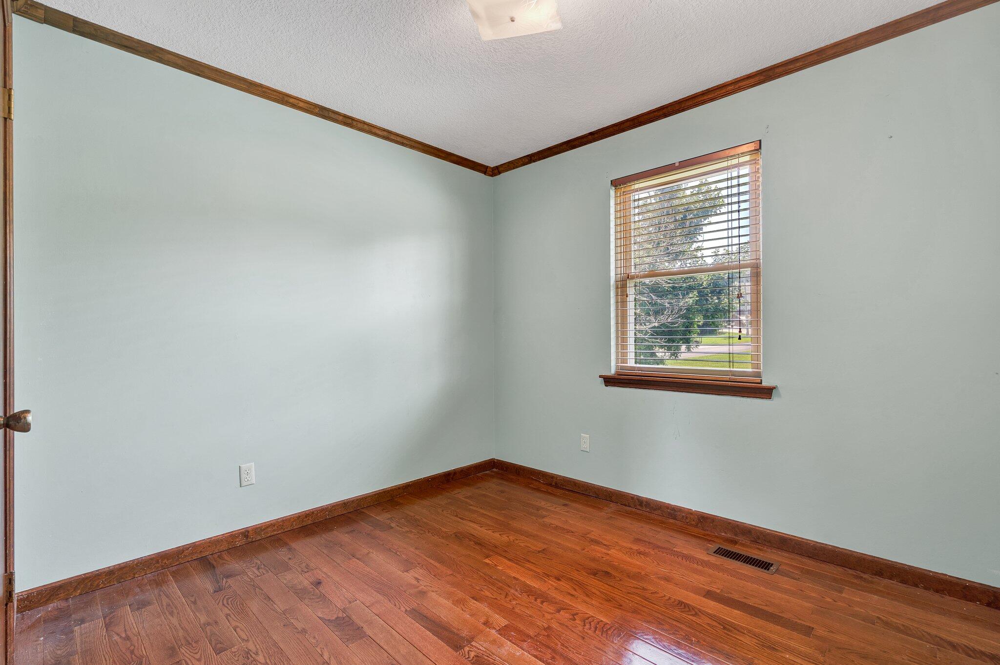 562 SE Brooklawn Trail