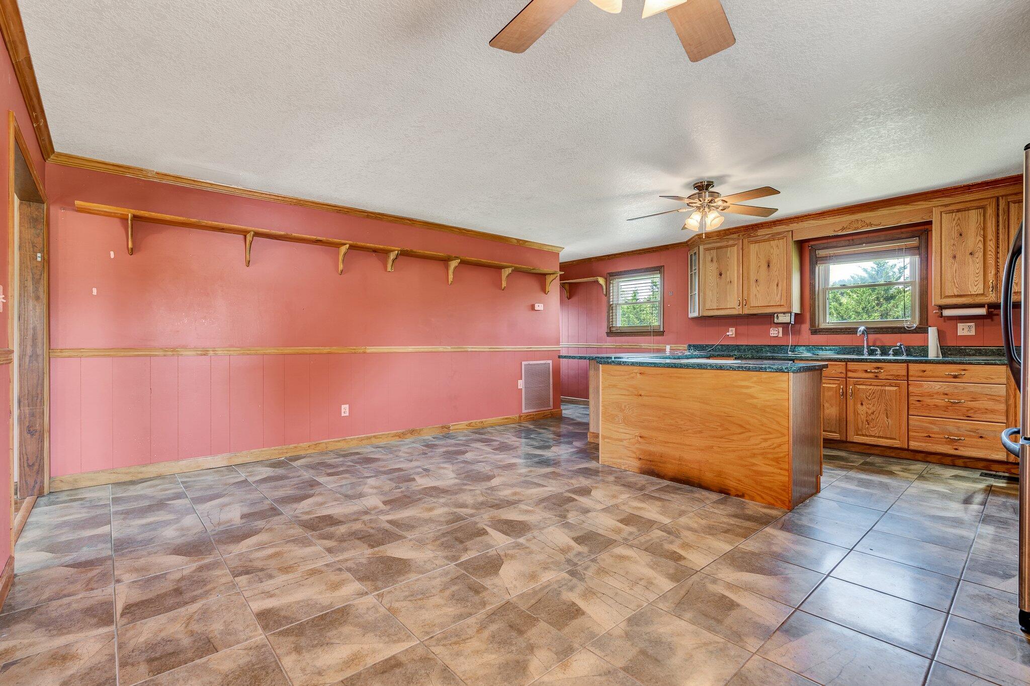 562 SE Brooklawn Trail