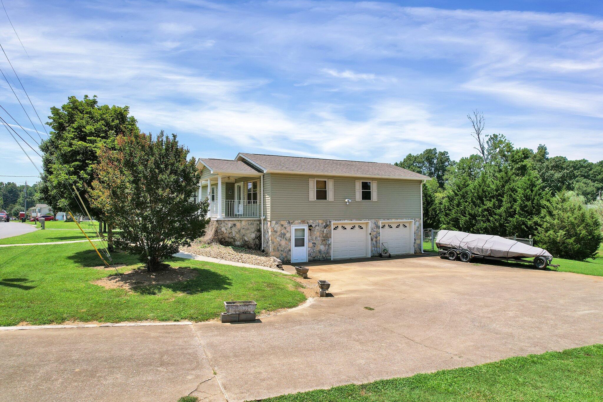 562 SE Brooklawn Trail