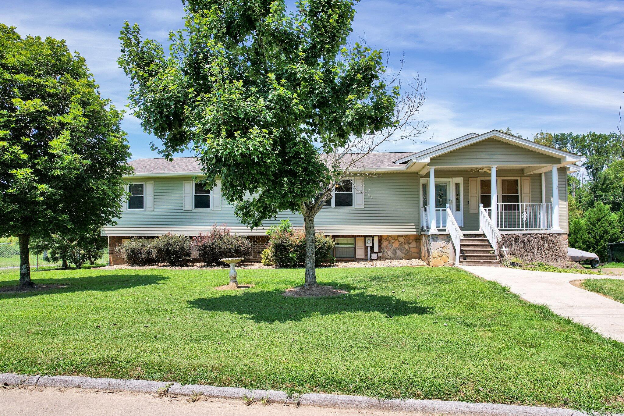 562 SE Brooklawn Trail