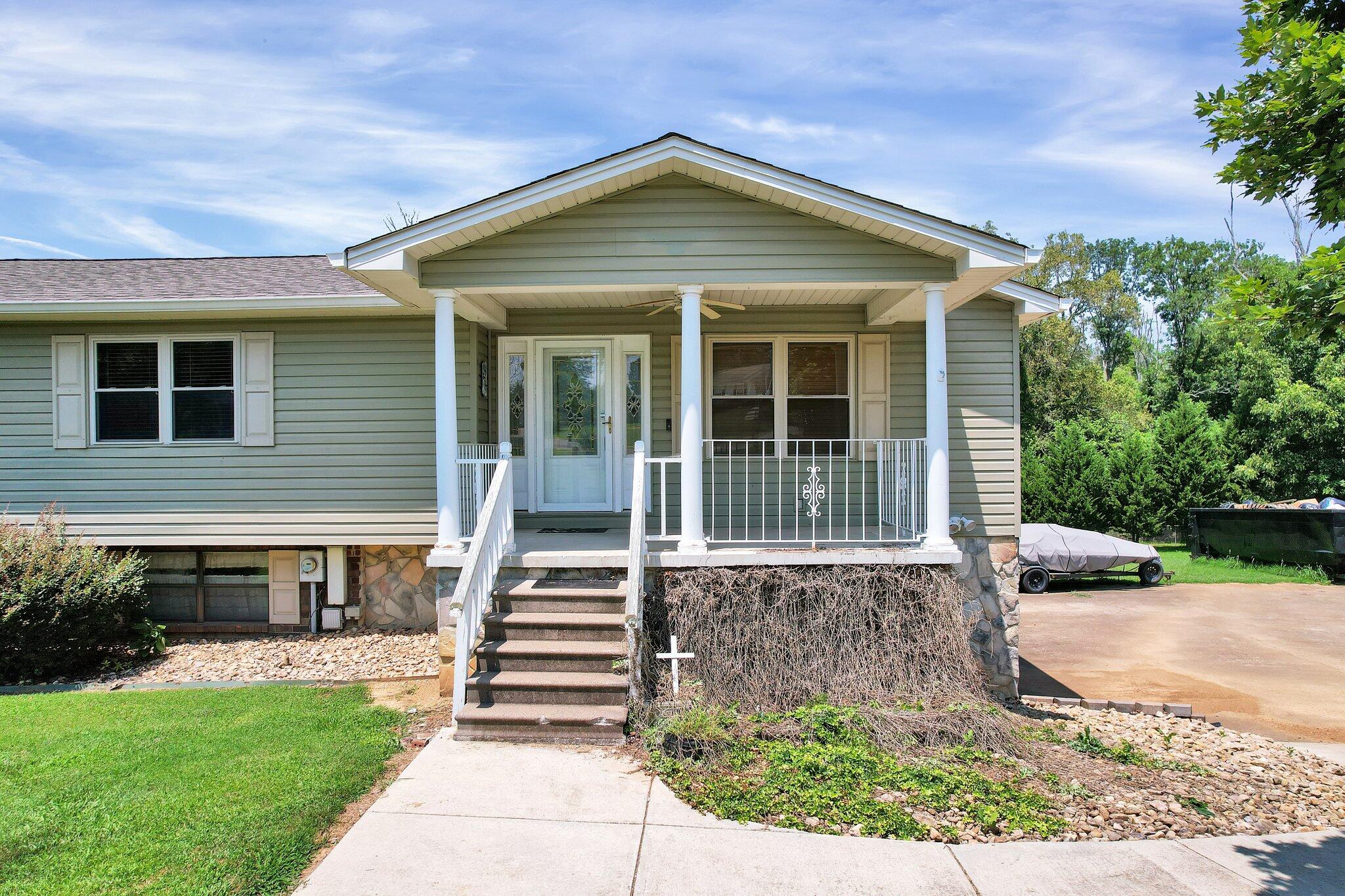 562 SE Brooklawn Trail