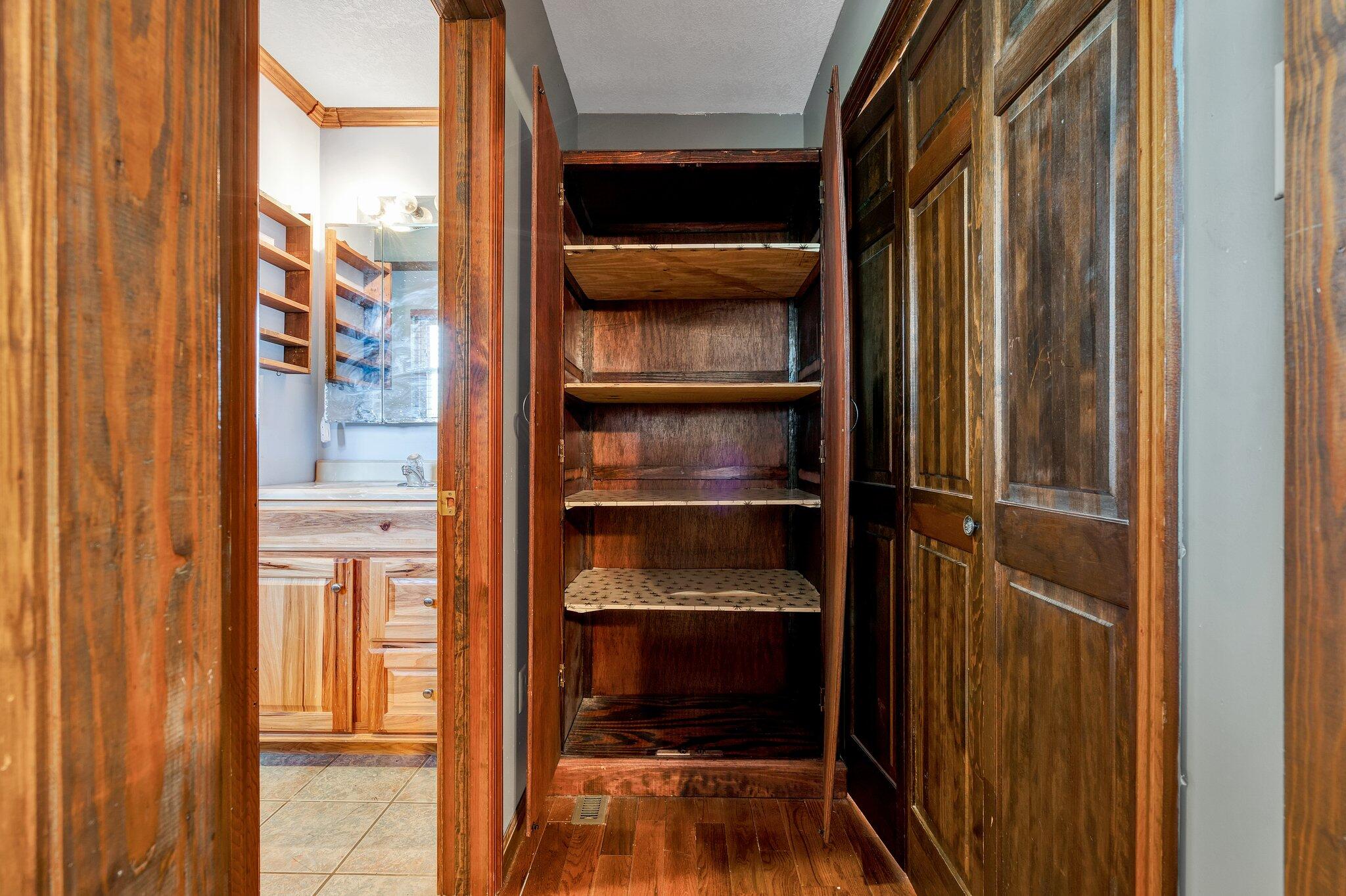 562 SE Brooklawn Trail