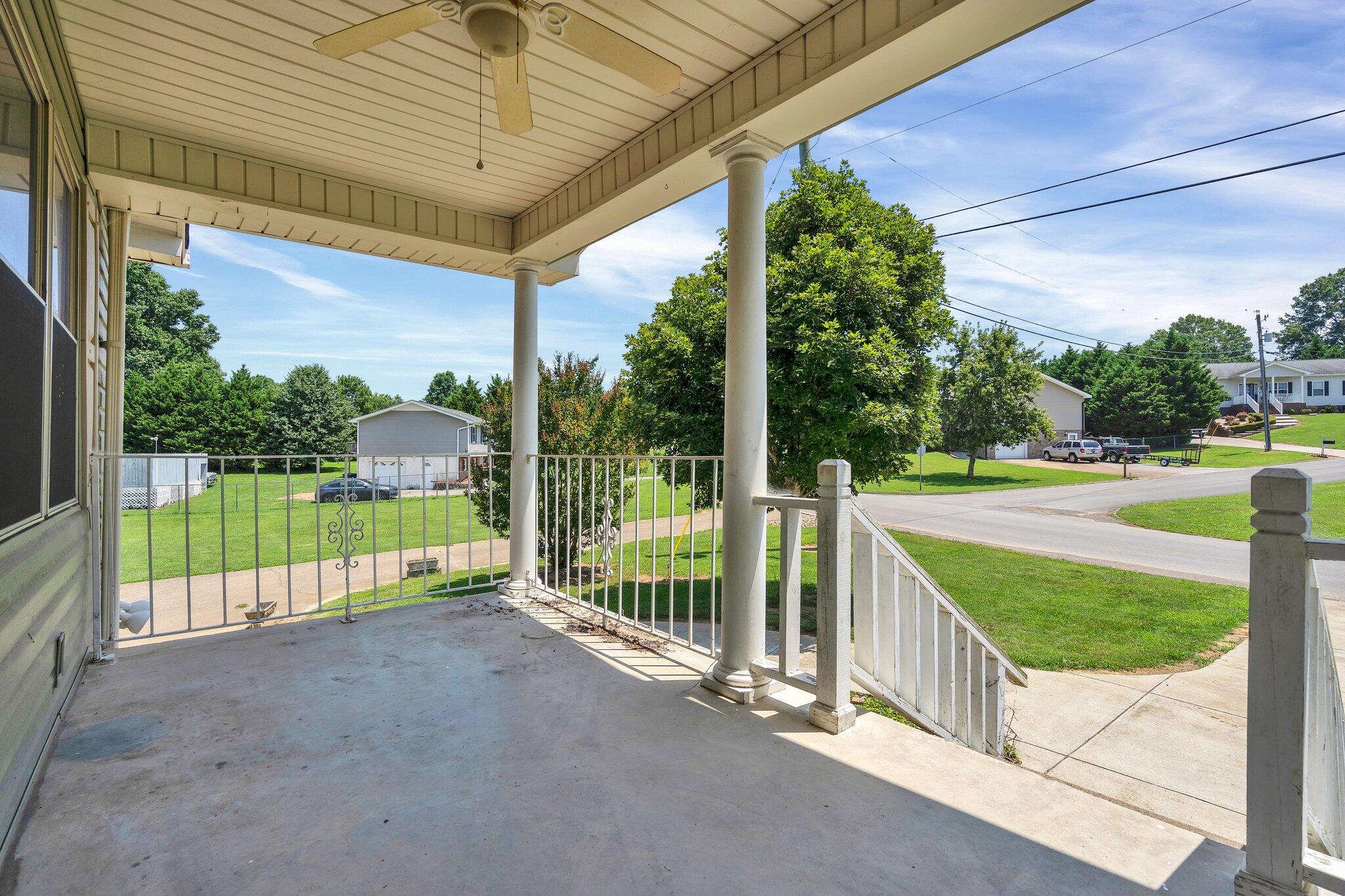 562 SE Brooklawn Trail