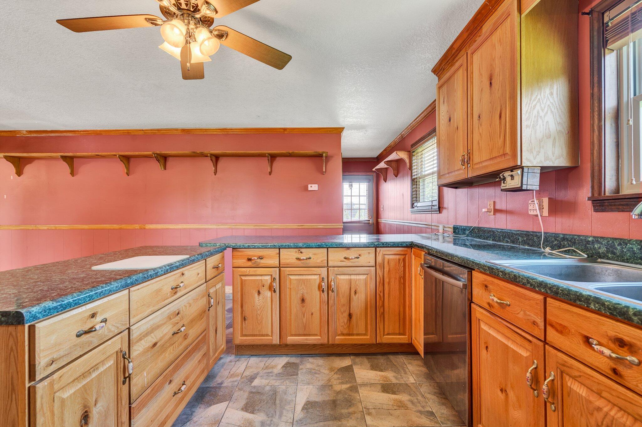 562 SE Brooklawn Trail