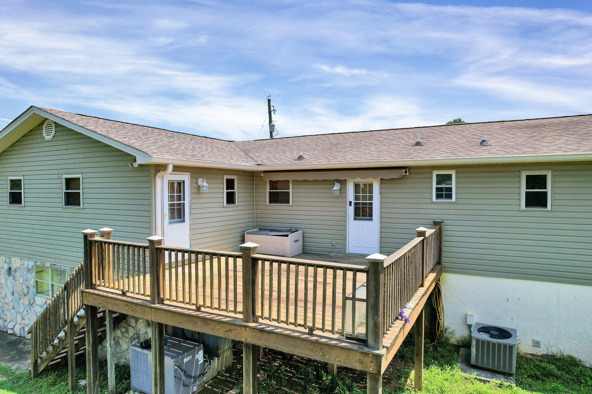 562 SE Brooklawn Trail