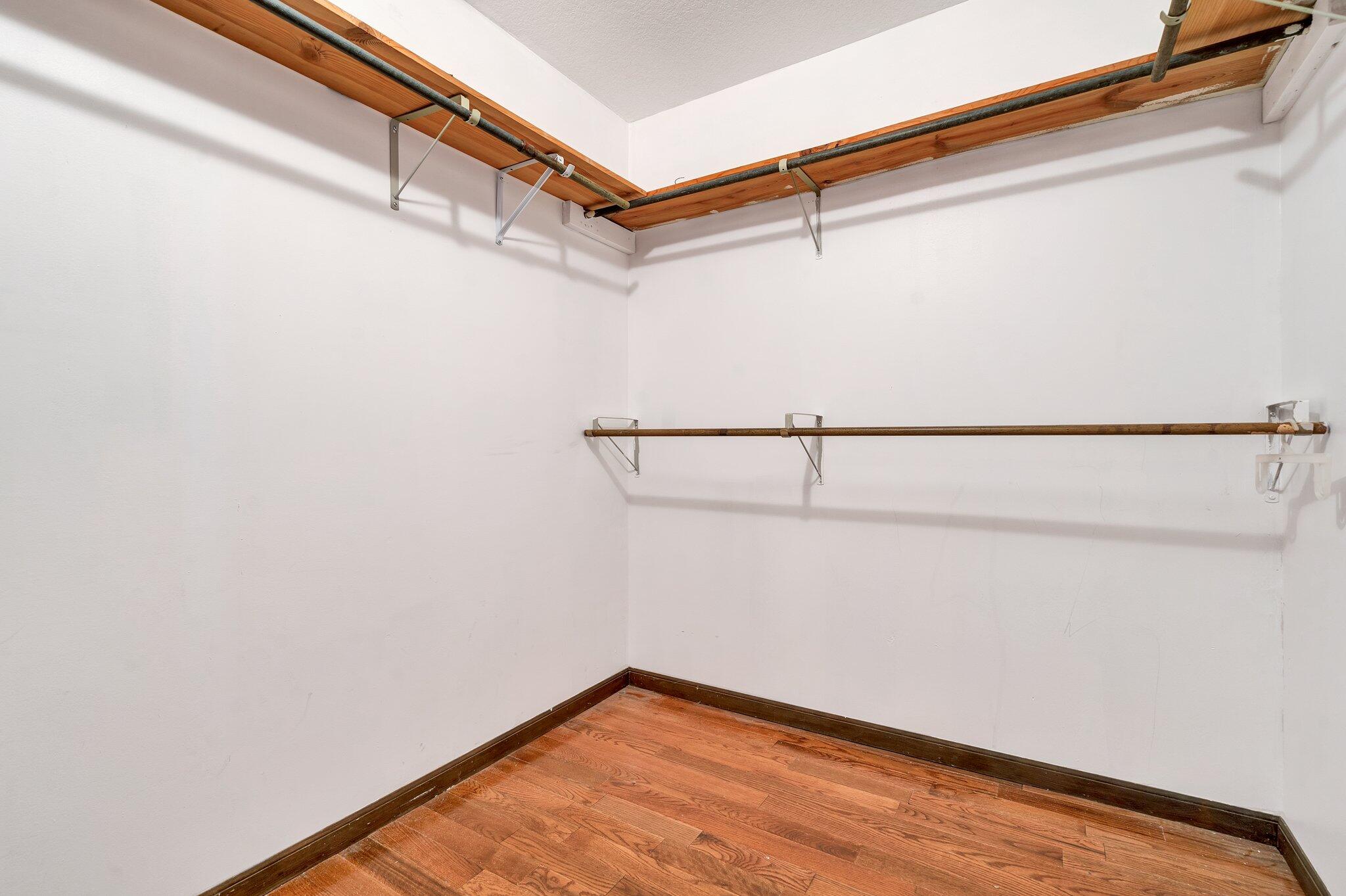 562 SE Brooklawn Trail