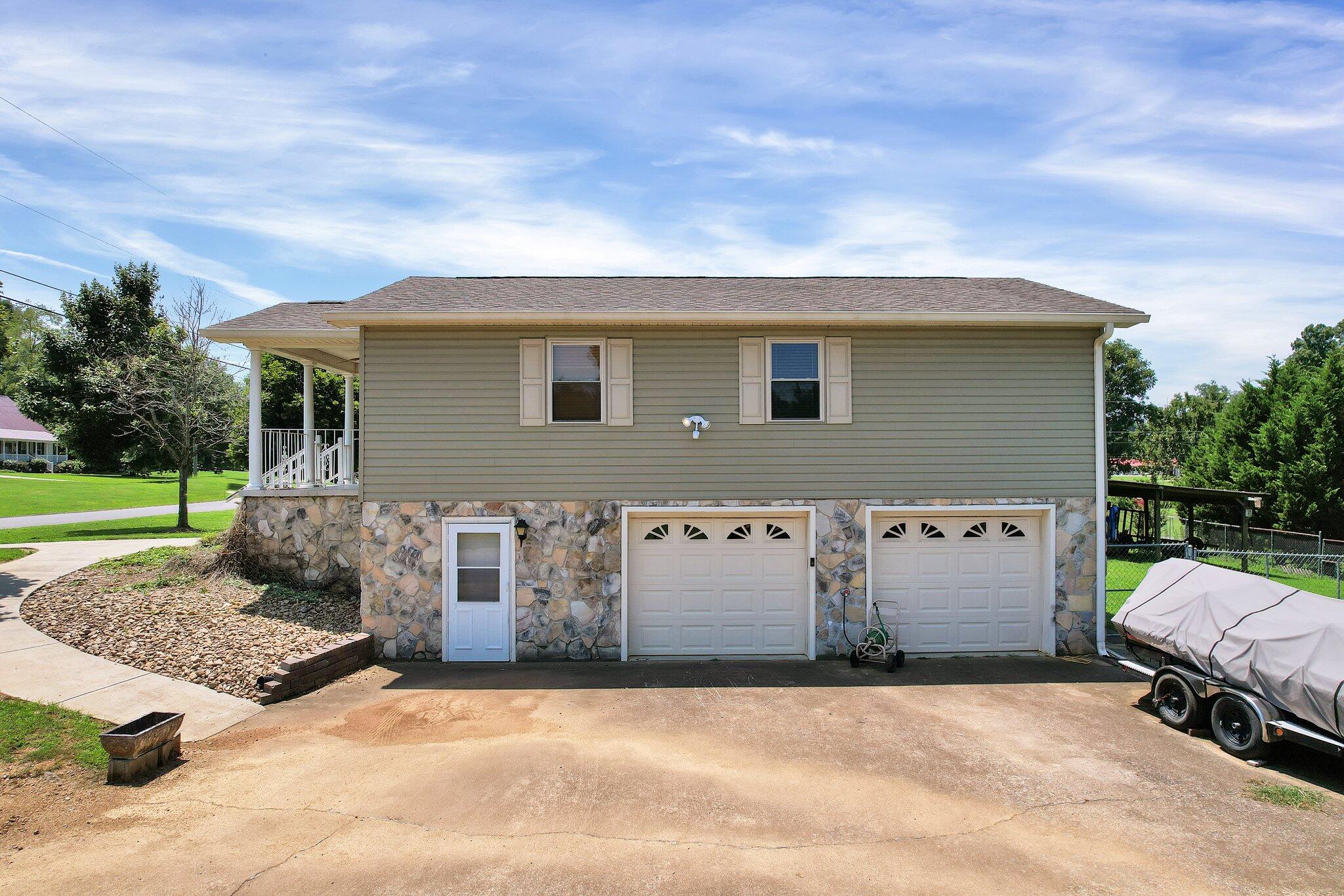 562 SE Brooklawn Trail