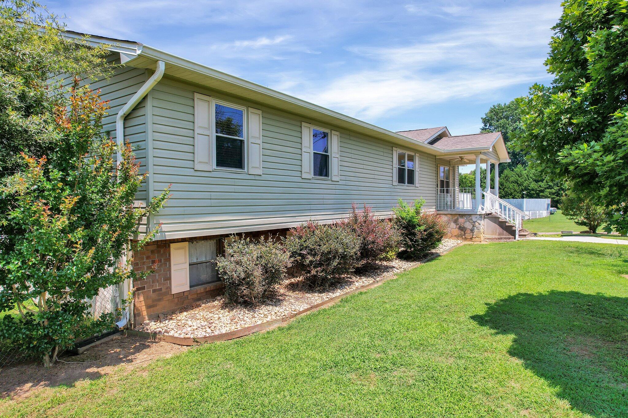 562 SE Brooklawn Trail