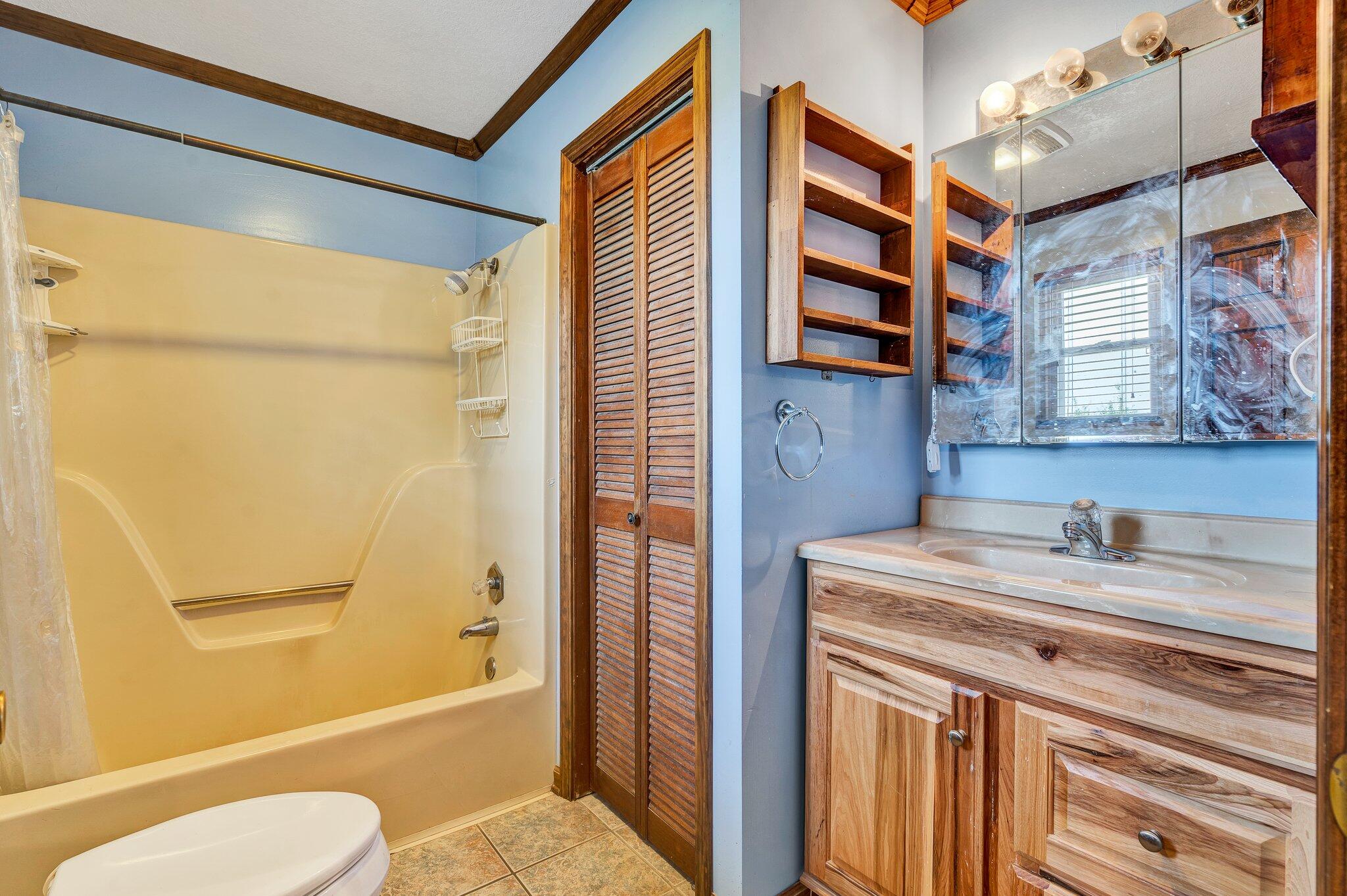562 SE Brooklawn Trail