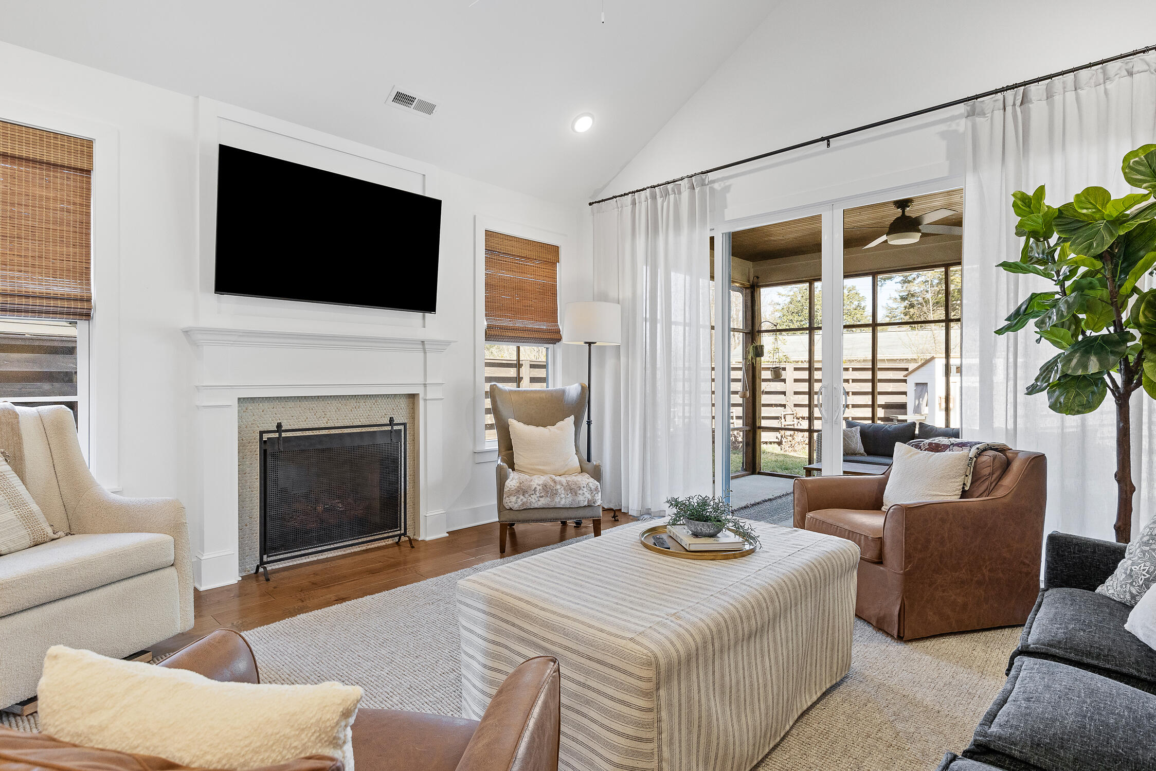 5743 Acadia Dr