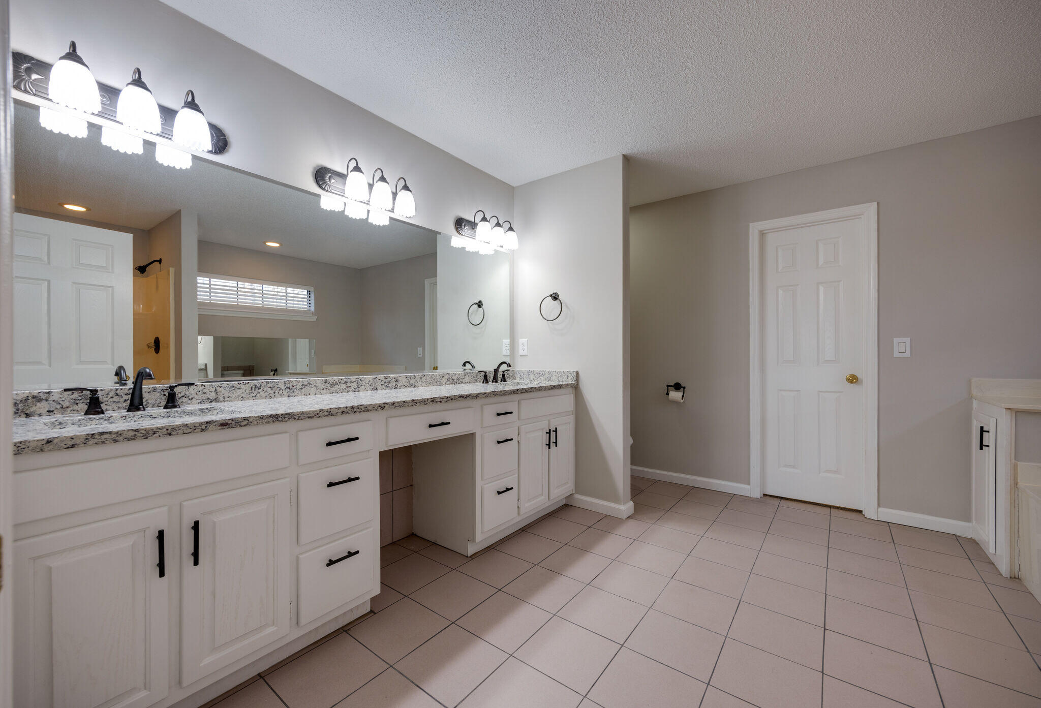 8126 Hixson Springs Rd