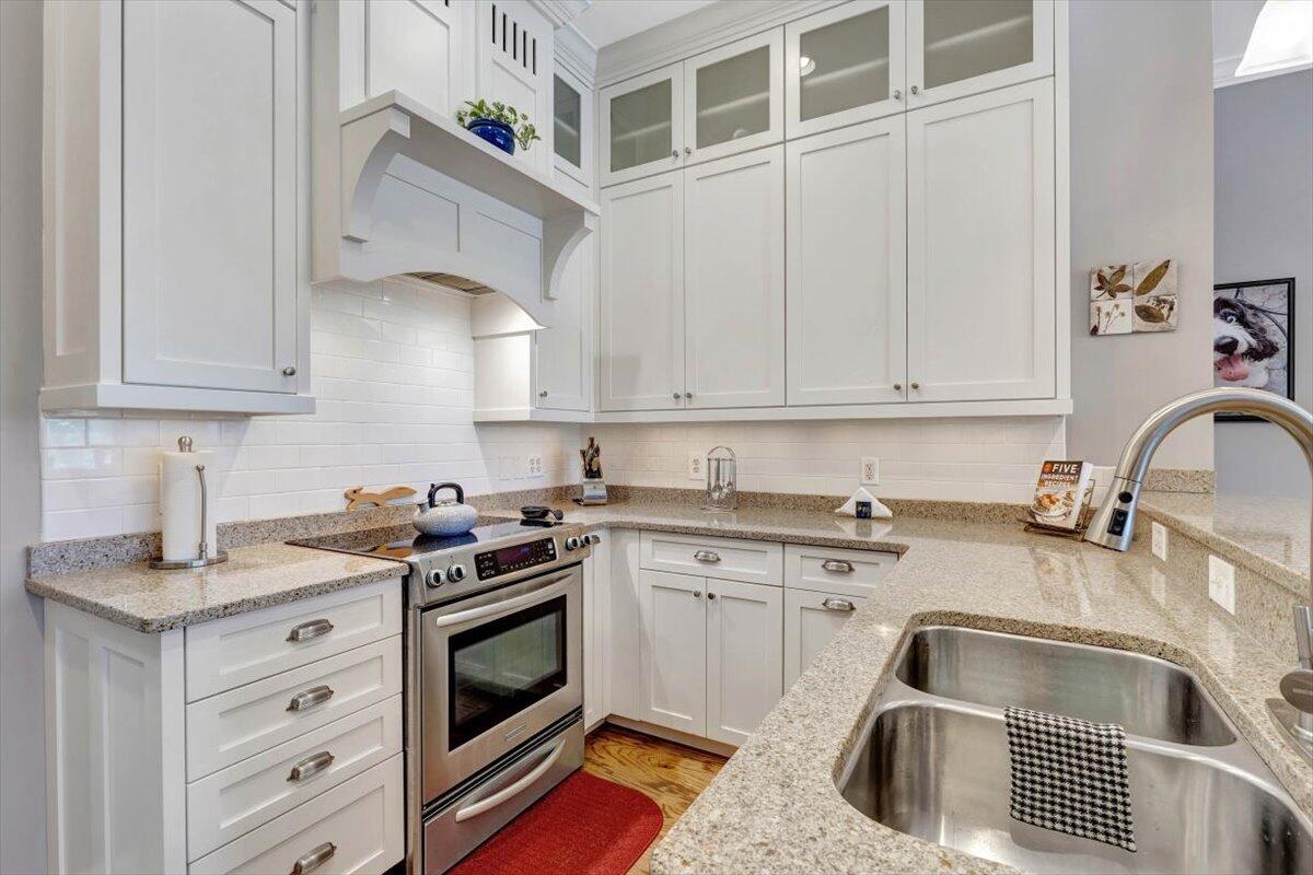 345 Frazier Avenue, 301