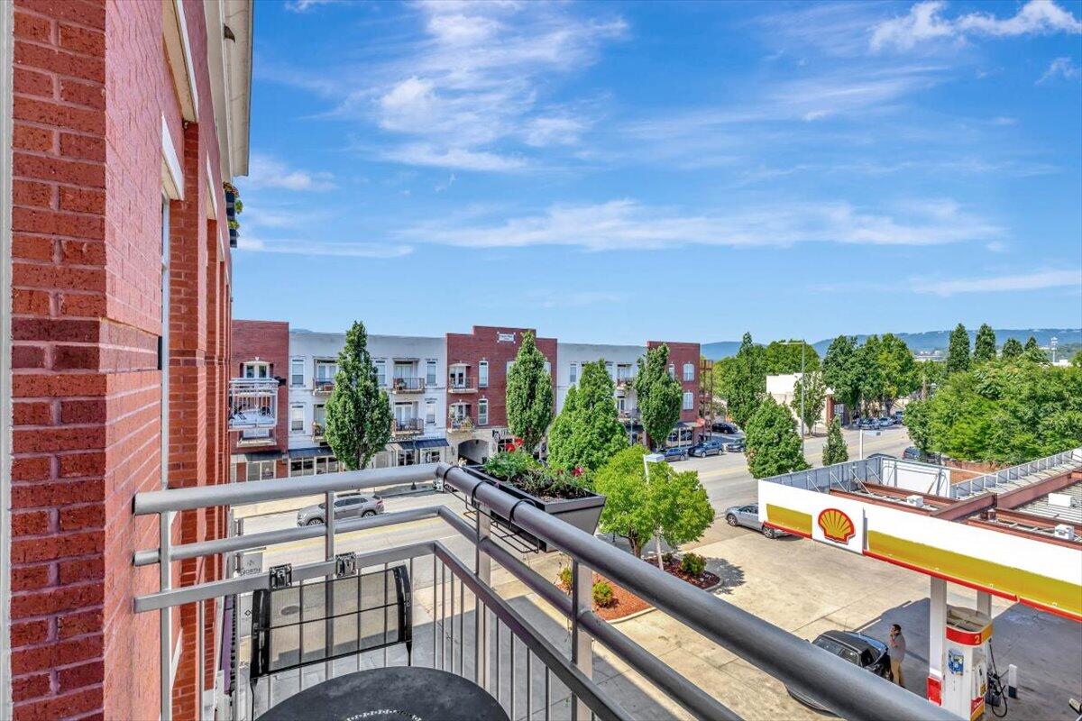 345 Frazier Avenue, 301