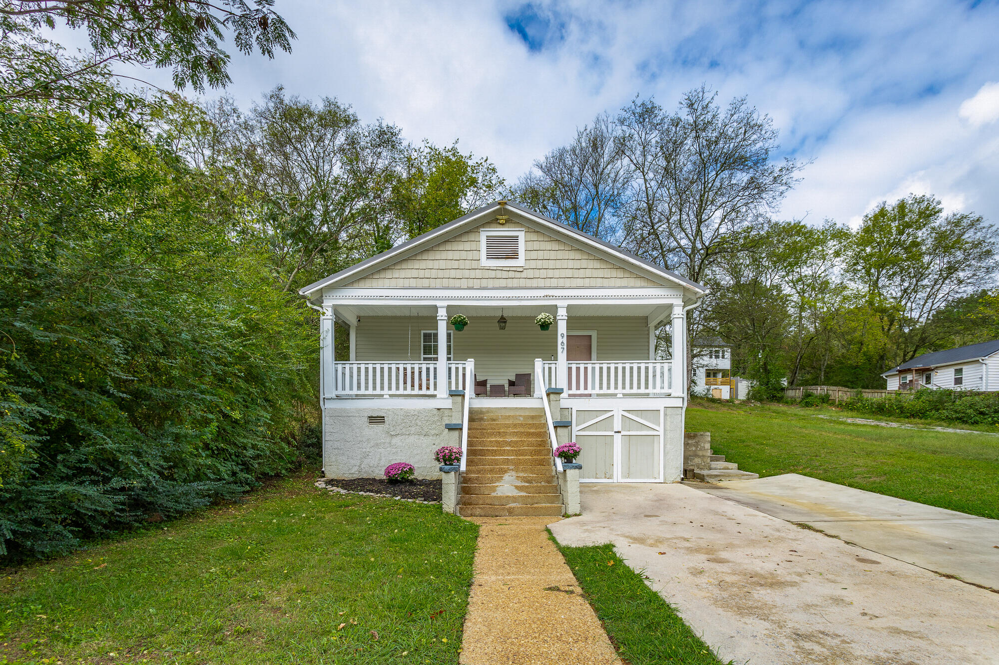 967 W Elmwood Drive
