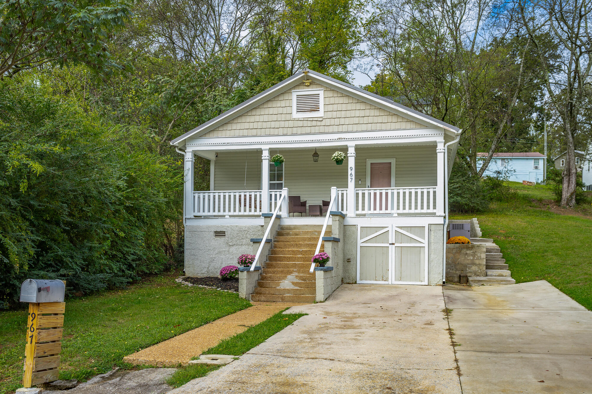 967 W Elmwood Drive