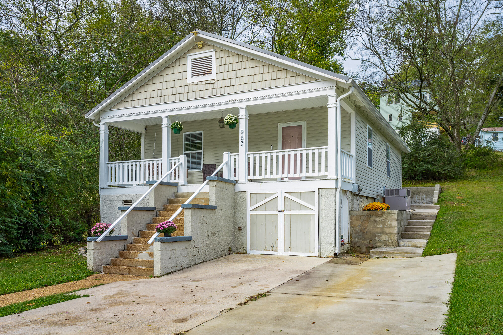 967 W Elmwood Drive