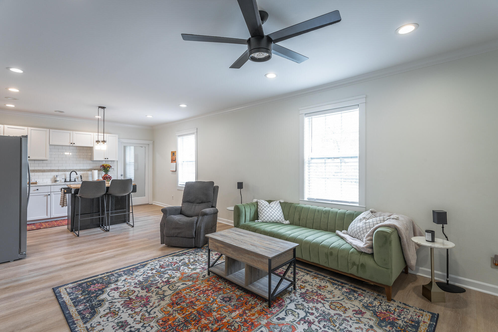 967 W Elmwood Drive