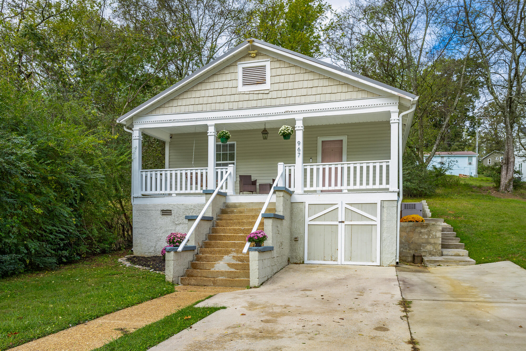 967 W Elmwood Drive