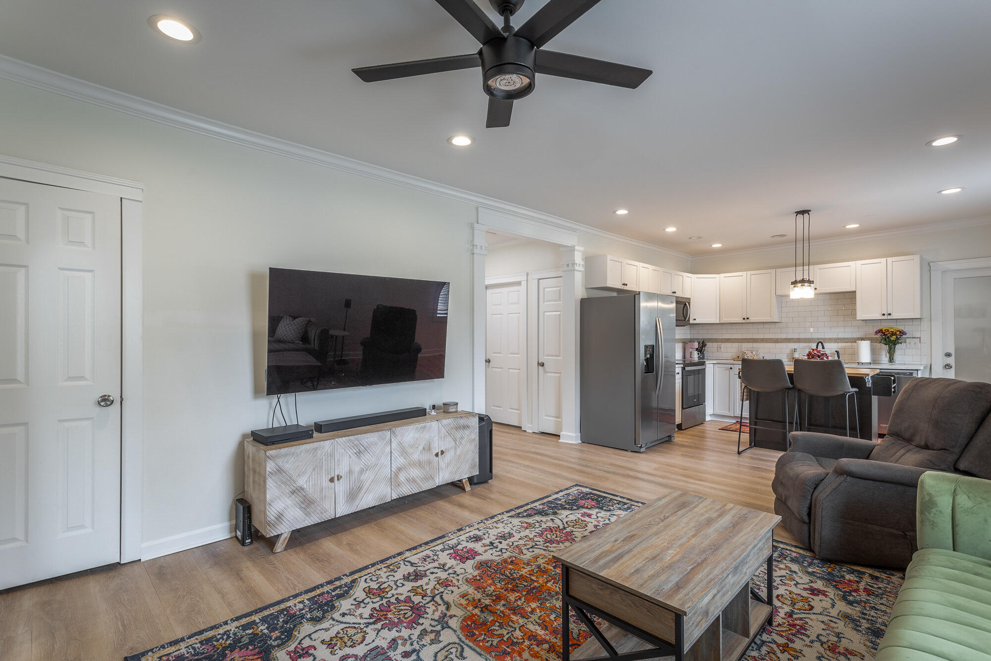 967 W Elmwood Drive