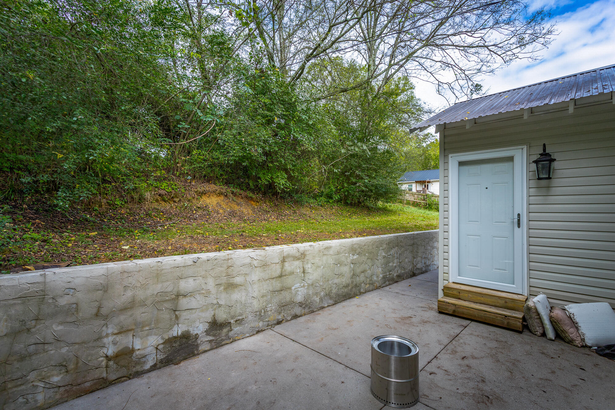 967 W Elmwood Drive