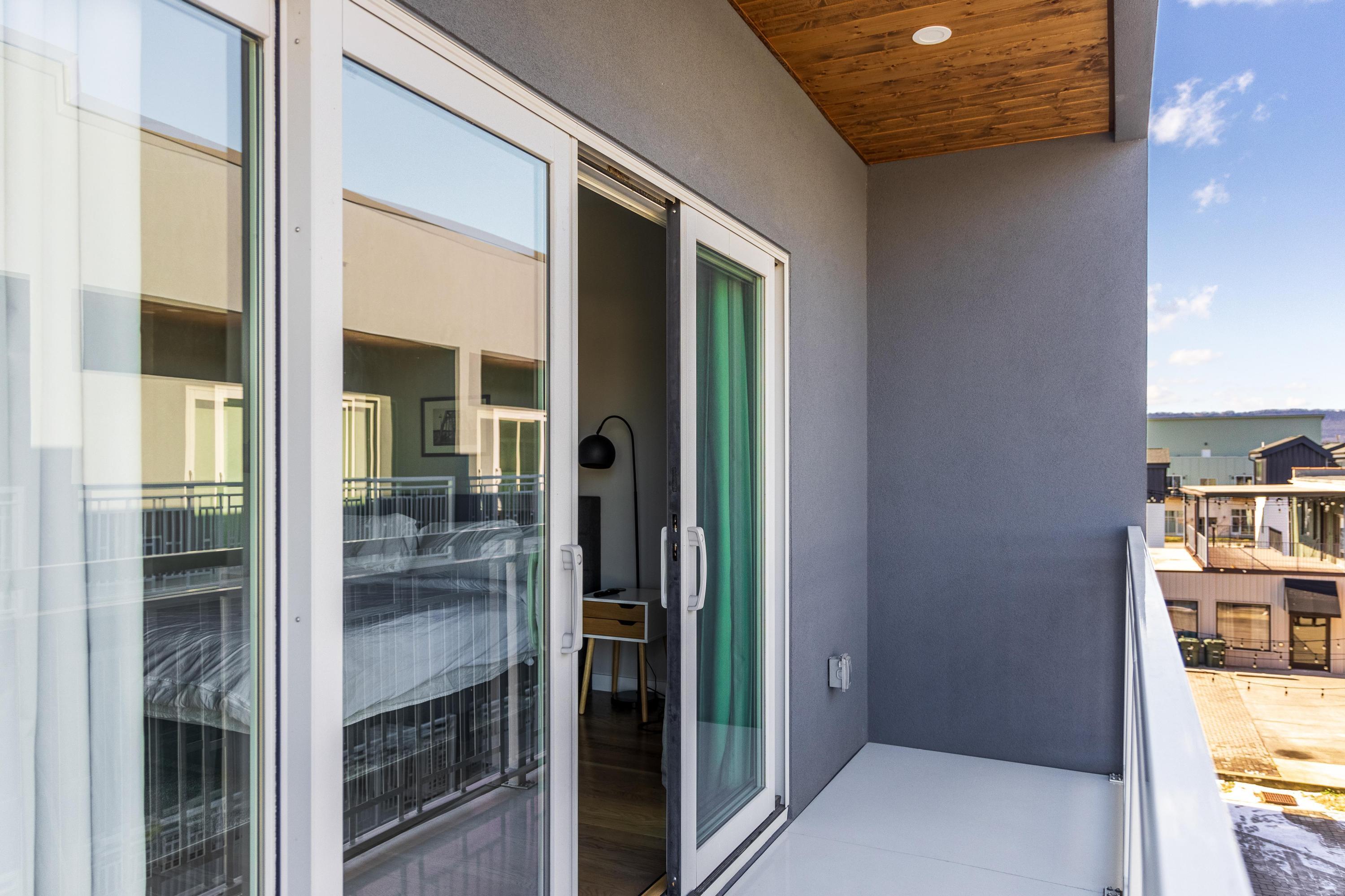 1505 Jefferson Street, 101