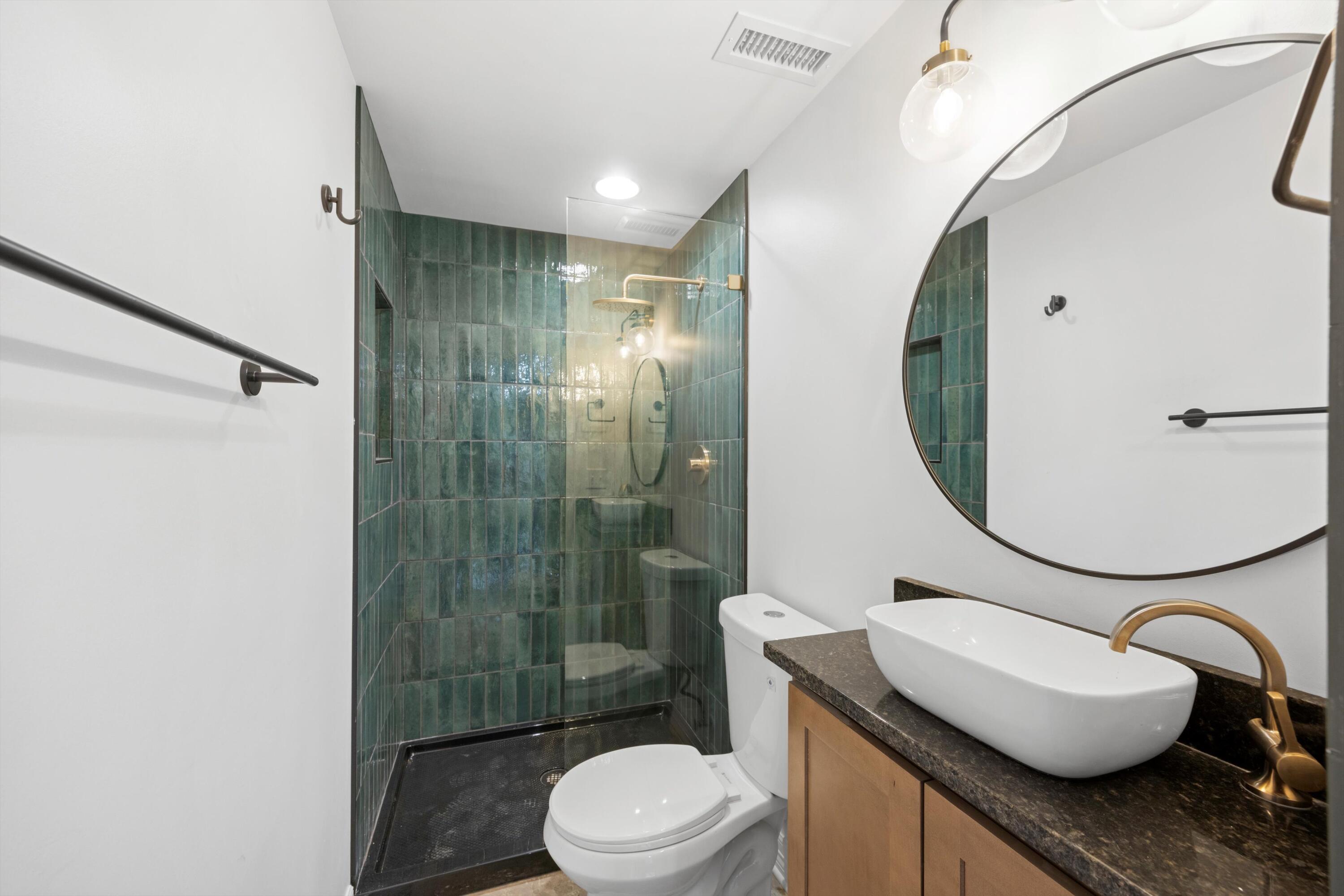 117 E 7th Street, 211-D