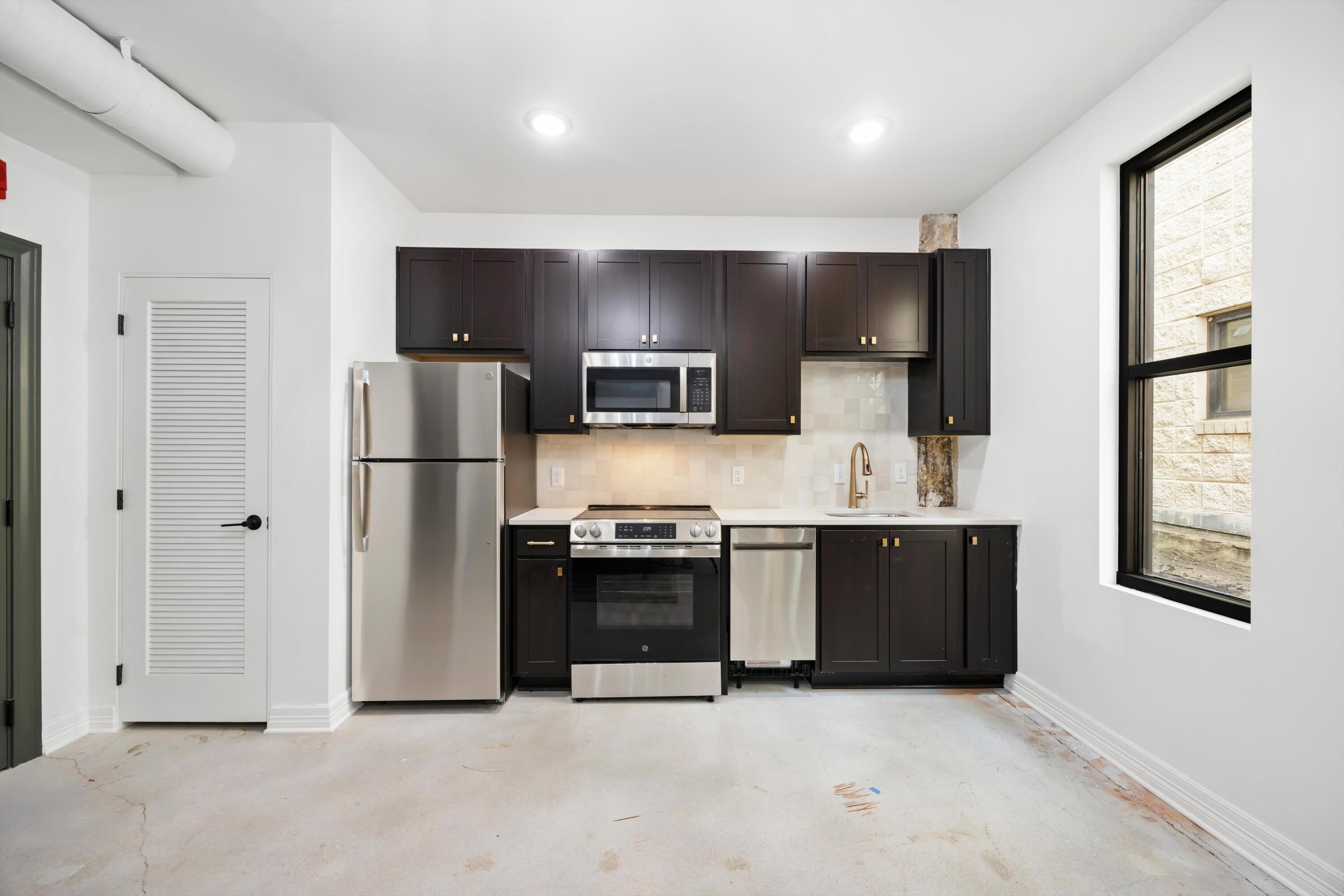 117 E 7th Street, 211-D