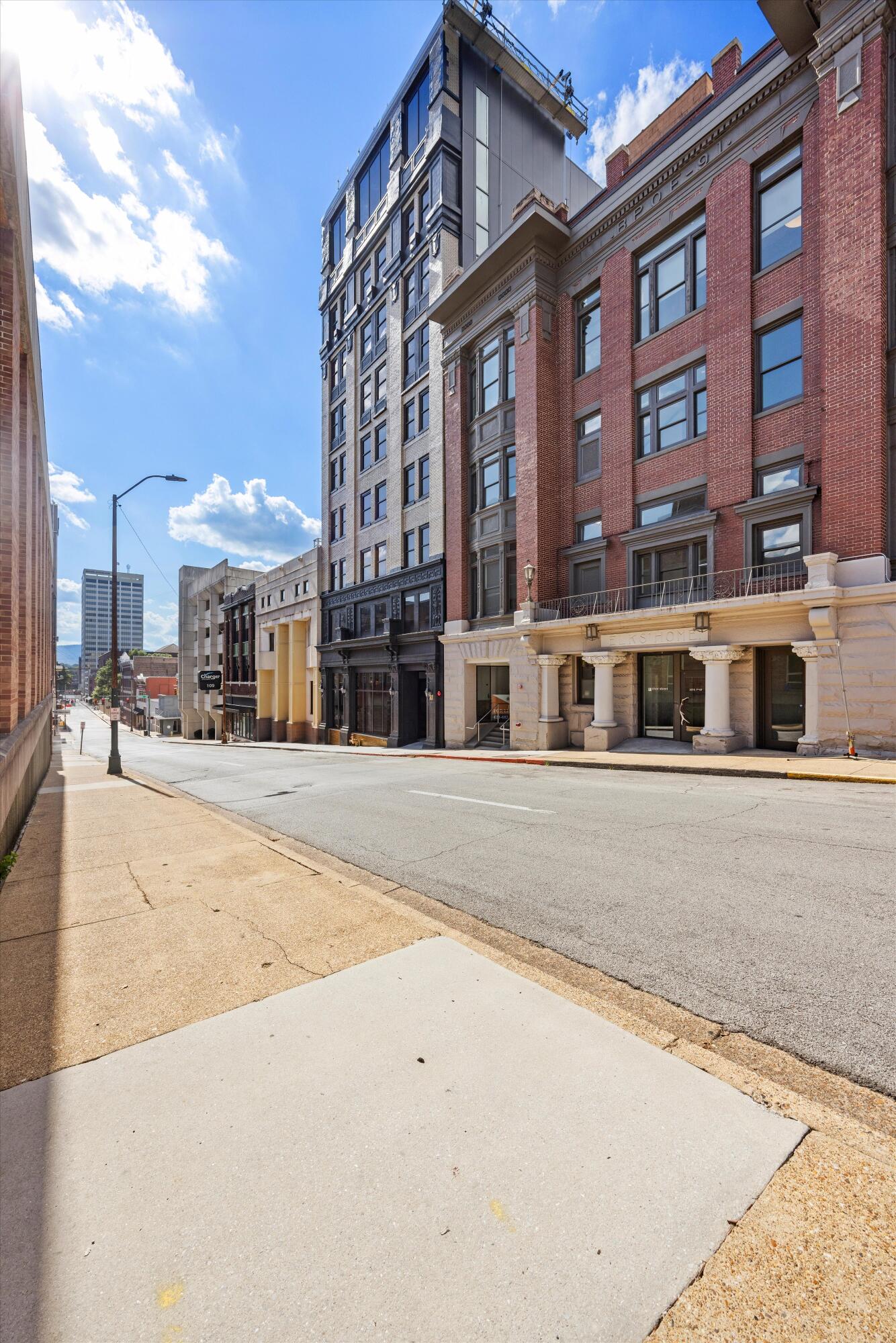 117 E 7th Street, 211-D