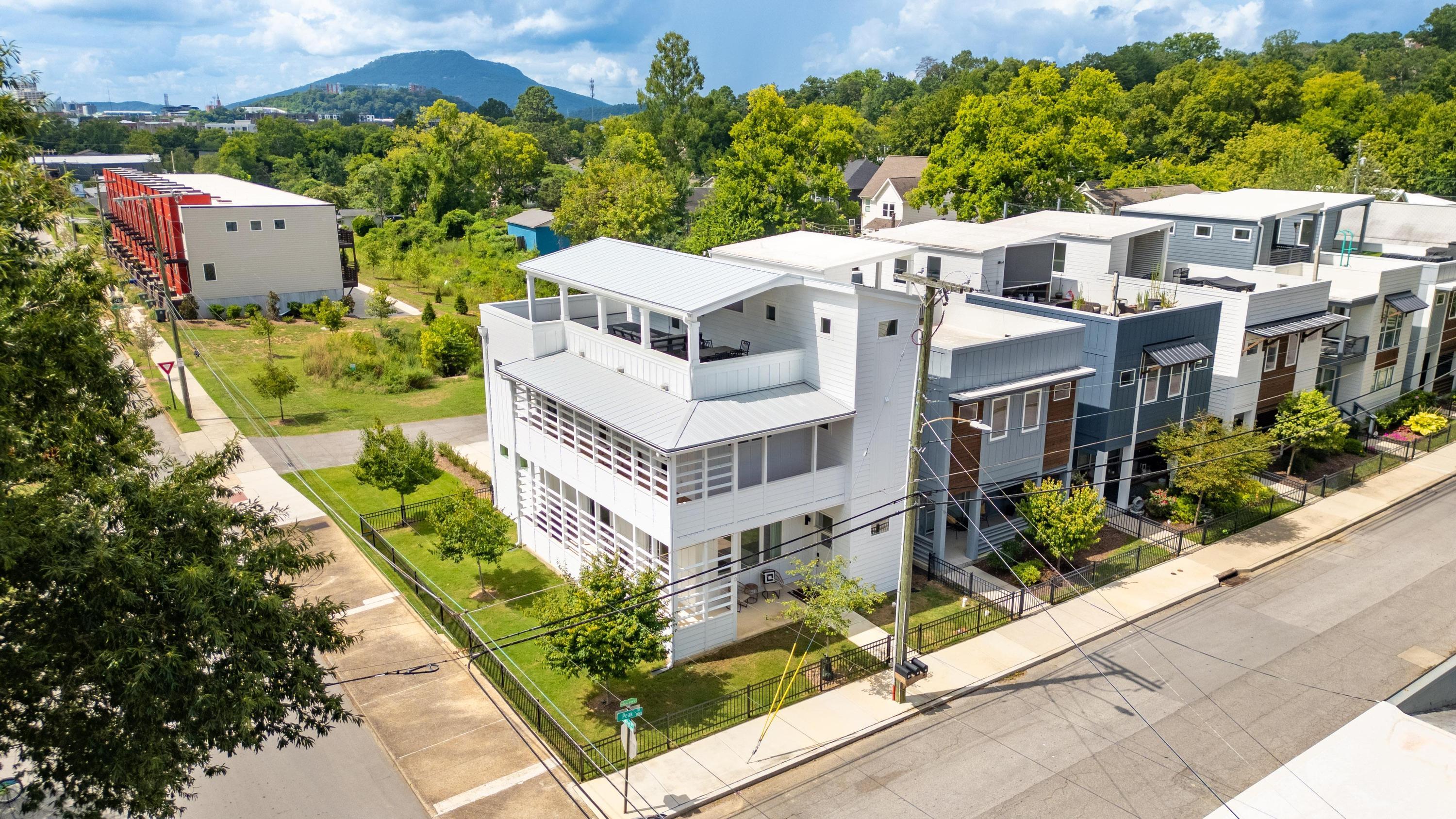 10 W Peak Street