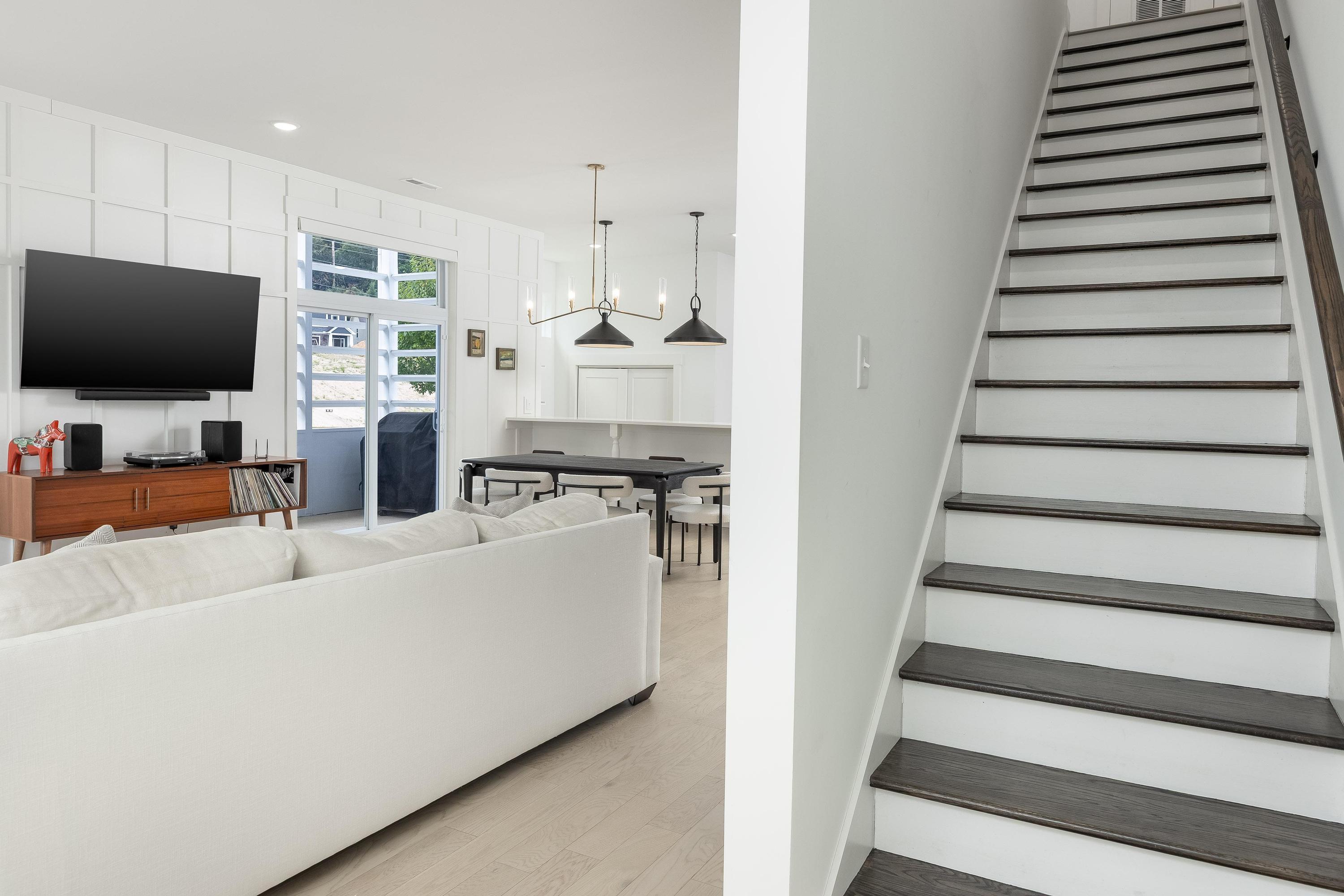 10 W Peak Street