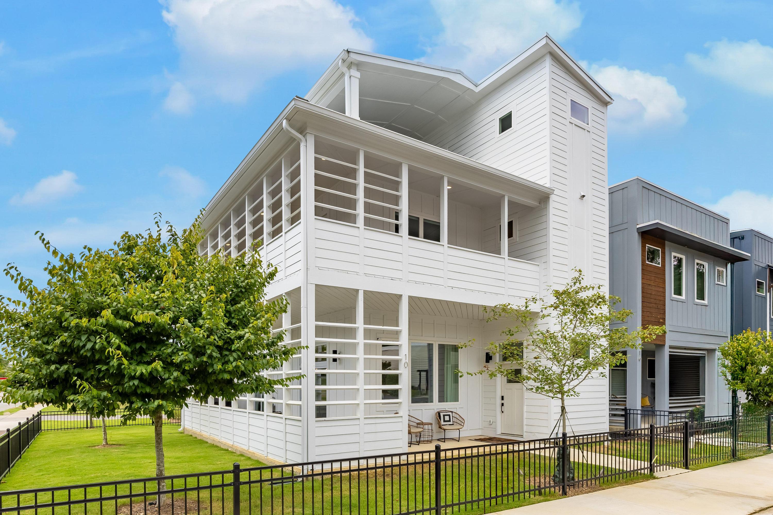 10 W Peak Street