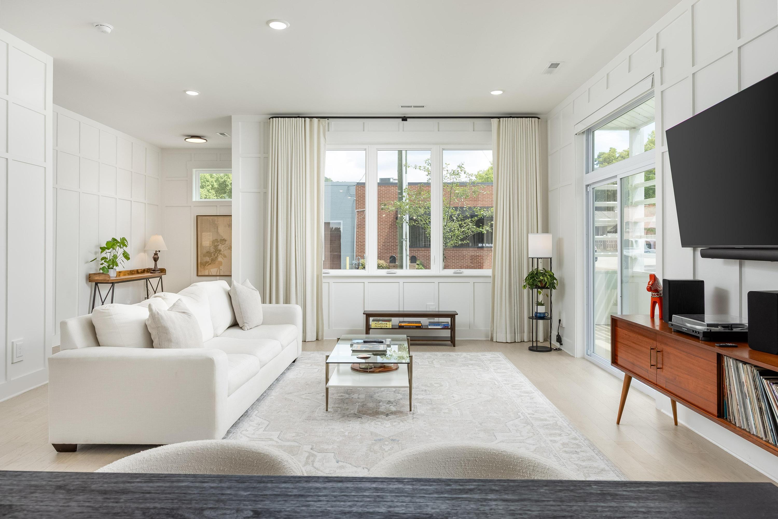 10 W Peak Street