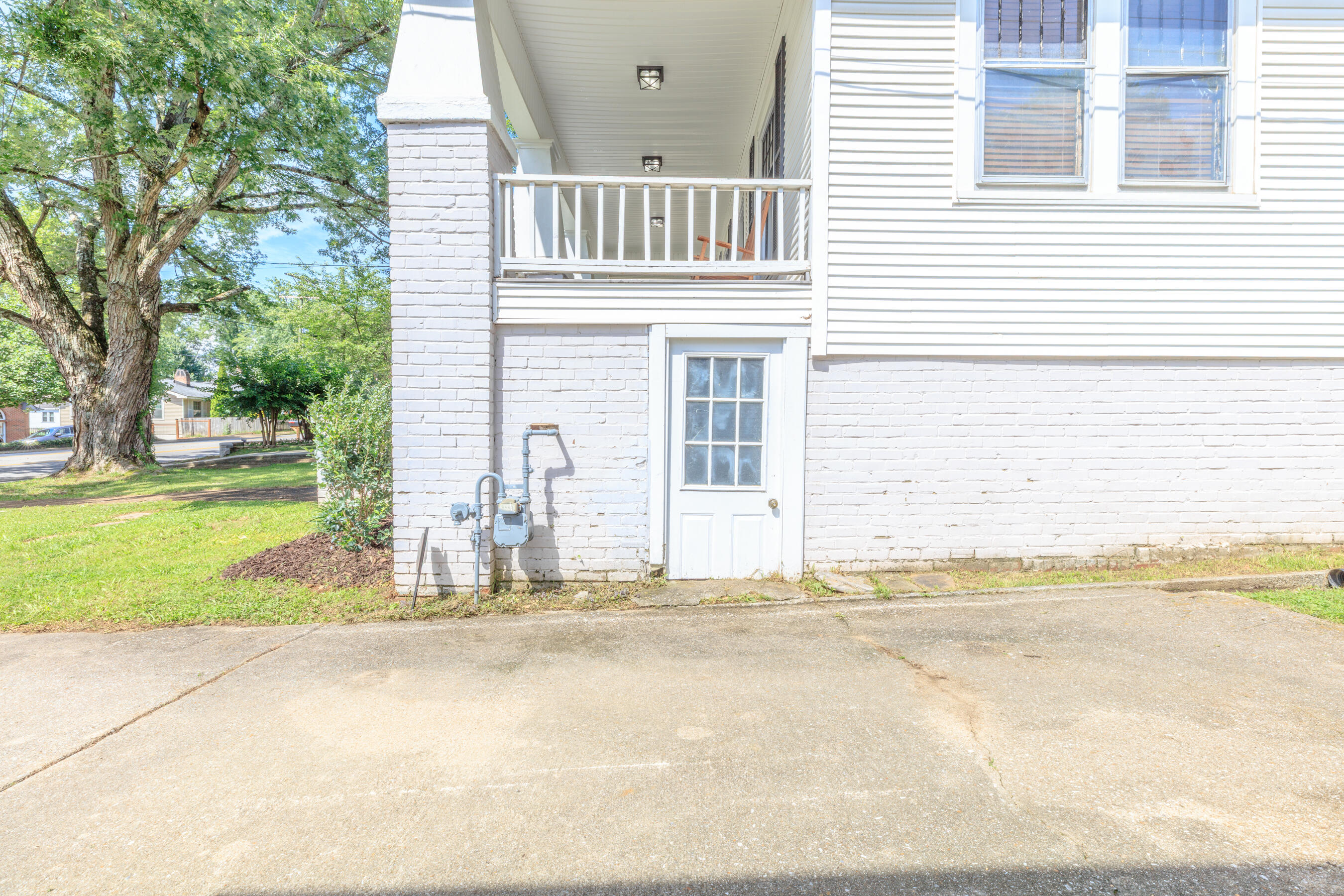 605 Barton Avenue
