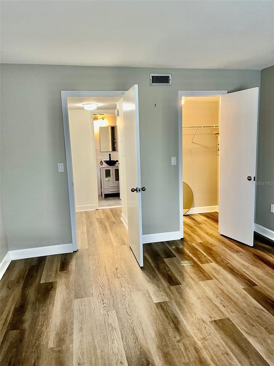 3239 BENEVA RD #202