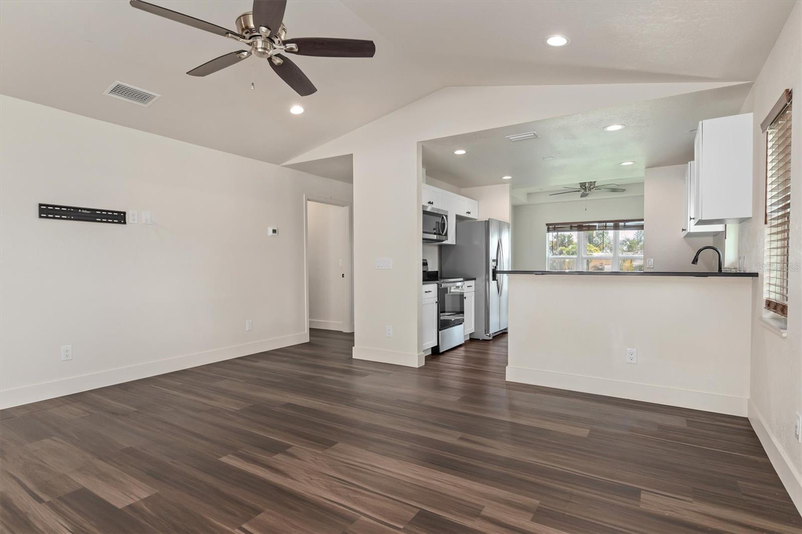 204 PALMETTO CIR NE