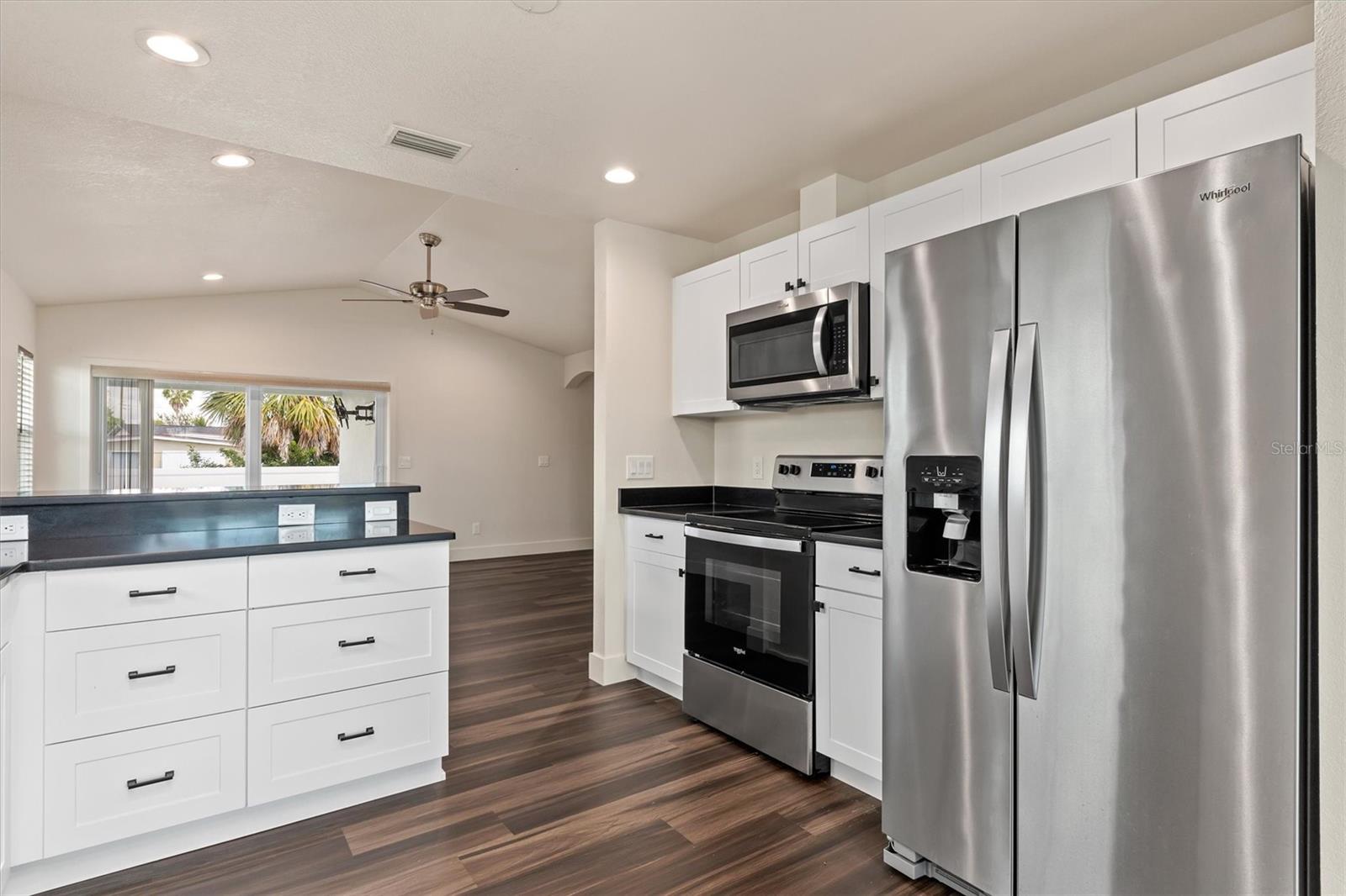 204 PALMETTO CIR NE