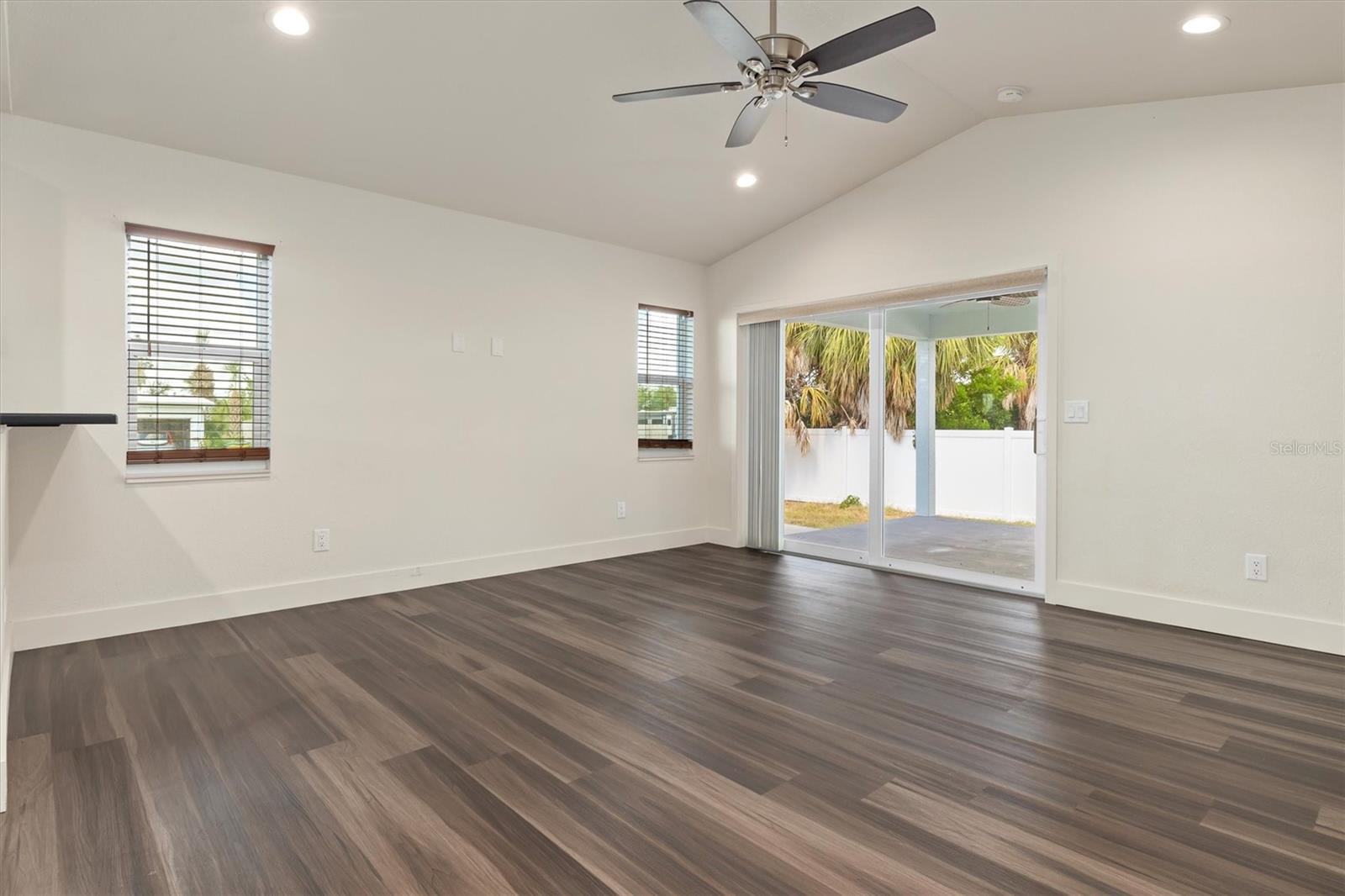 204 PALMETTO CIR NE