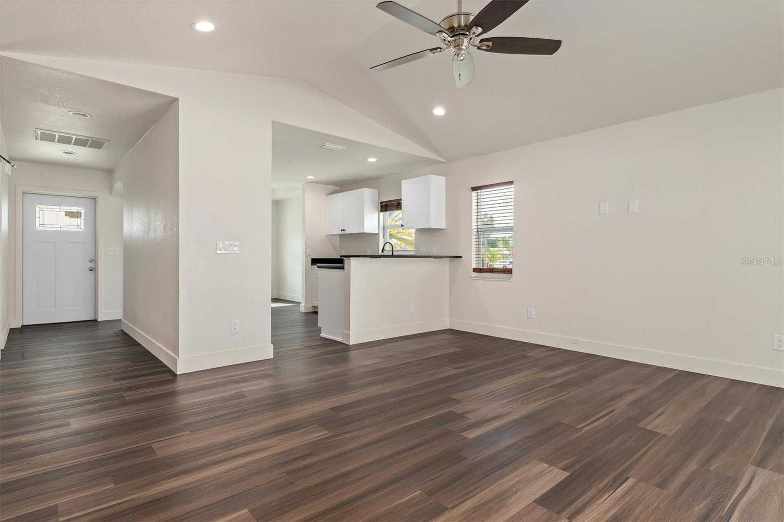 204 PALMETTO CIR NE