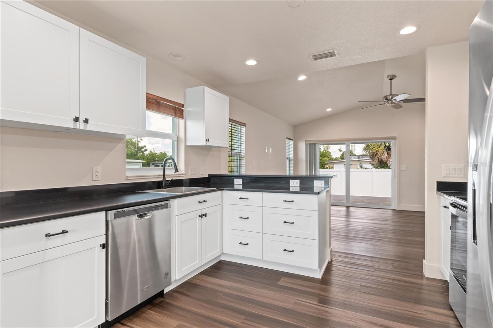 204 PALMETTO CIR NE
