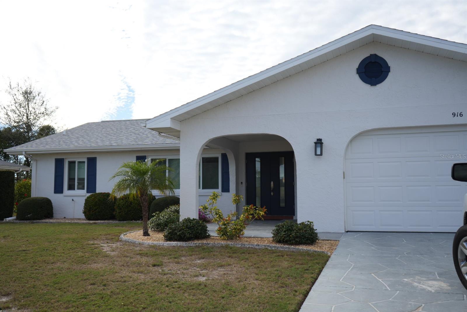916 EL RANCHO DR