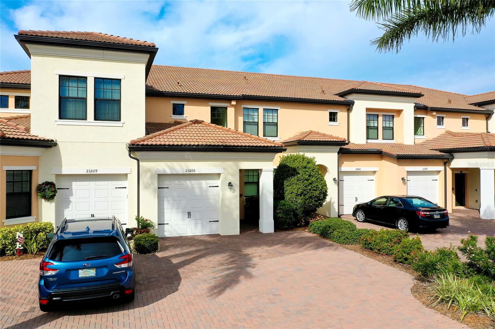 23205 BANBURY WAY #201